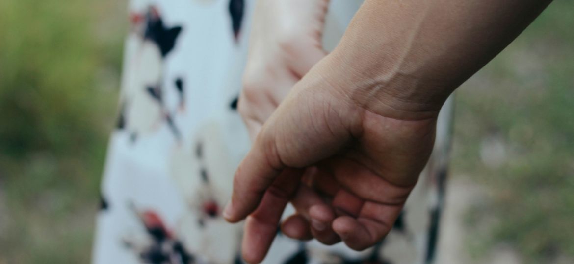 couple holding hands relationship tips